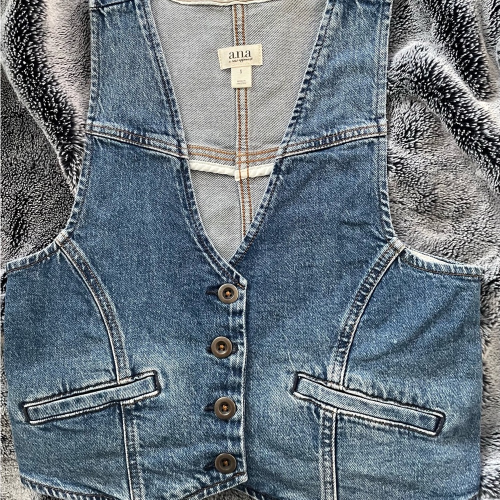 a.n.a Denim Button-Front Vest in Blue